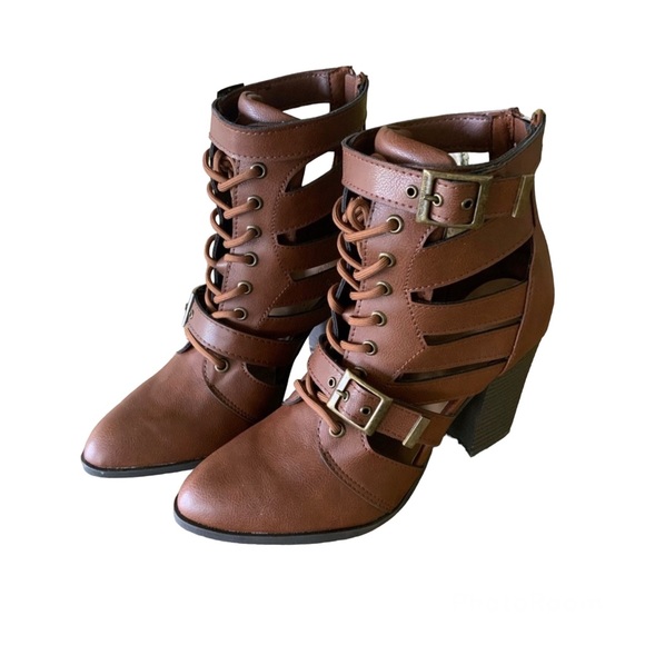 Cut-Out Lace Up Heeled Ankle Booties - Picture 3 of 12